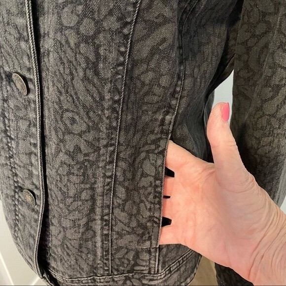 CHICO's Black Denim Animal Floral Print Vintage Jean Jacket Size M - Picture 5 of 12